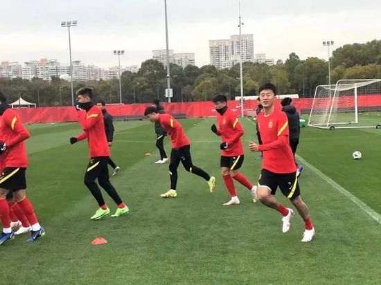 本赛季至今，库杜斯各项赛事出场27次，打进13球并送出2助攻，队内仅次于13球5助攻的鲍文。